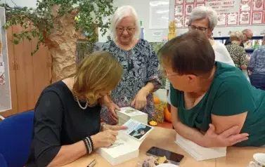 Wrześniowe spotkanie Dyskusyjnego Klubu Książki - Spotkanie autorskie z Wiolettą Sawicką 13