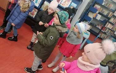 Zajączki w bibliotece  3