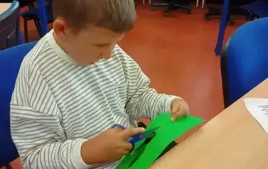 Tworzenia kartek metodą Iris folding 21