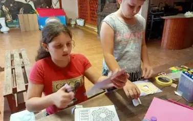 Tworzenia kartek metodą Iris folding 23