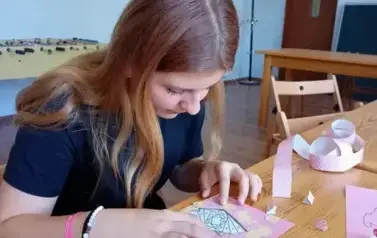 Tworzenia kartek metodą Iris folding 47