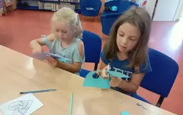 Tworzenia kartek metodą Iris folding 50