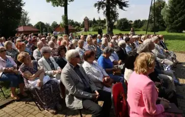 Spotkanie sztuki, łączącym muzykę poważną z wizualną ekspresją plastyczną. 1