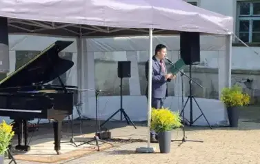 Spotkanie sztuki, łączącym muzykę poważną z wizualną ekspresją plastyczną. 3