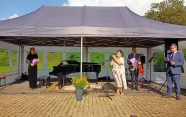 Spotkanie sztuki, łączącym muzykę poważną z wizualną ekspresją plastyczną. 13