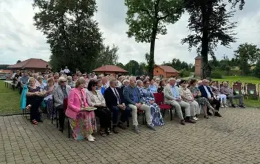 Spotkanie sztuki, łączącym muzykę poważną z wizualną ekspresją plastyczną. 30