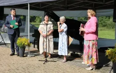 Spotkanie sztuki, łączącym muzykę poważną z wizualną ekspresją plastyczną. 31