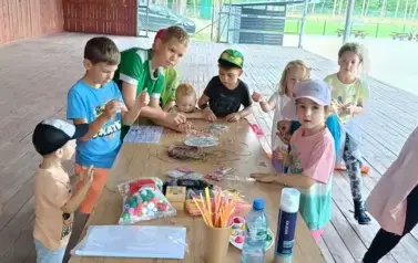 Tworzenie babeczek, malowanie imion, tworzenie bransoletek 60