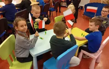 Patriotyczne warsztaty z najmłodszymi uczniami! 2025 9