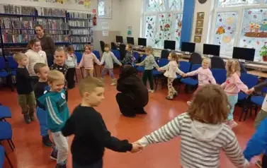 Misiowe Urodziny w Bibliotece &ndash; świętujemy z grupą &bdquo;Myszki&rdquo;! 2025 33