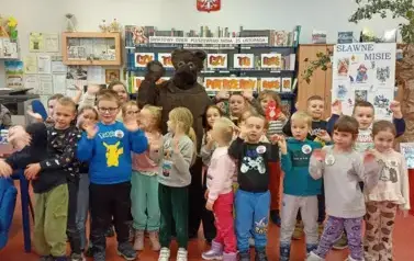 Misiowe Urodziny w Bibliotece &ndash; świętujemy z grupą &bdquo;Myszki&rdquo;! 2025 35