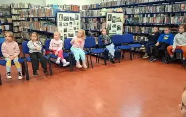 Misiowe Urodziny w Bibliotece &ndash; świętujemy z grupą &bdquo;Myszki&rdquo;! 2025 38