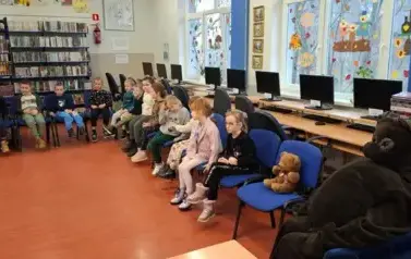 Misiowe Urodziny w Bibliotece &ndash; świętujemy z grupą &bdquo;Myszki&rdquo;! 2025 39