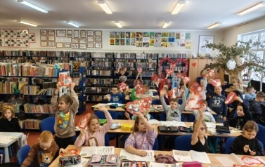 Miłość w bibliotece &ndash; walentynkowe spotkanie z pierwszakami! 2026 11