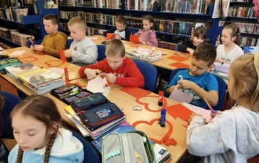 Miłość w bibliotece &ndash; walentynkowe spotkanie z pierwszakami! 2026 15