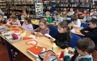 Miłość w bibliotece &ndash; walentynkowe spotkanie z pierwszakami! 2026 20