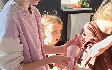 Ferie zimowe - przygotowanie przepysznych  i przepięknych torcik&oacute;w 11