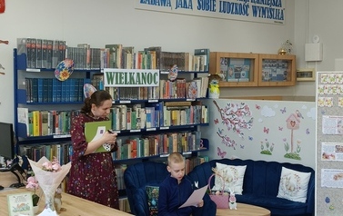 Wielkanocne Czytanie w Bibliotece &ndash; świąteczna atmosfera i piękne recytacje! 2026 14