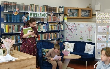 Wielkanocne Czytanie w Bibliotece &ndash; świąteczna atmosfera i piękne recytacje! 2026 16