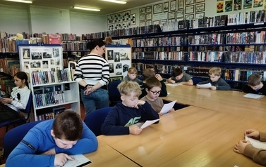 Wielkanocne Czytanie w Bibliotece &ndash; świąteczna atmosfera i piękne recytacje! 2026 37