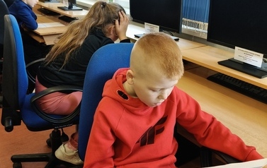 Wielkanocne Czytanie w Bibliotece &ndash; świąteczna atmosfera i piękne recytacje! 2026 38