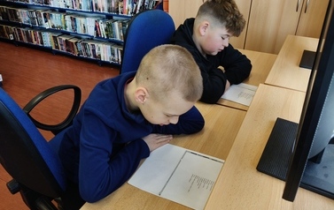 Wielkanocne Czytanie w Bibliotece &ndash; świąteczna atmosfera i piękne recytacje! 2026 39