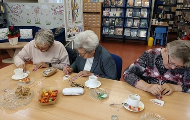 Książkowe rękodzieło &ndash; kreatywnie z seniorami! 17