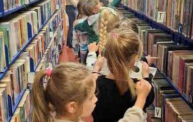 Tydzień Bibliotek pełen uśmiech&oacute;w i niezwykłych gości ,,Myszki,, i ,,Motylki,, 6
