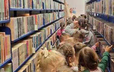 Tydzień Bibliotek pełen uśmiech&oacute;w i niezwykłych gości ,,Myszki,, i ,,Motylki,, 9