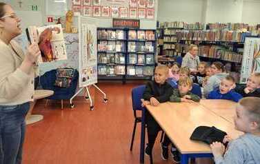 Tydzień Bibliotek pełen uśmiech&oacute;w i niezwykłych gości ,,Myszki,, i ,,Motylki,, 10