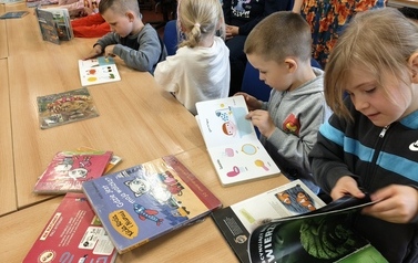 Tydzień Bibliotek pełen uśmiech&oacute;w i niezwykłych gości ,,Myszki,, i ,,Motylki,, 30