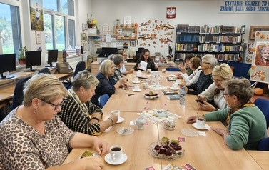 Między słowami, emocjami i ludzkimi historiami &ndash; październikowe spotkanie Dyskusyjnego Klubu Książki 6