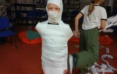 Noc w bibliotece 28