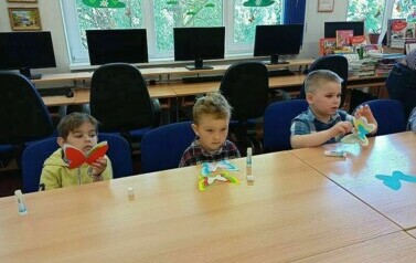 Zajączki w bibliotece  1
