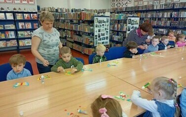 Zajączki w bibliotece  4