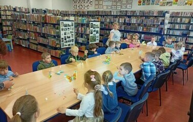 Zajączki w bibliotece  7