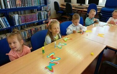 Zajączki w bibliotece  8
