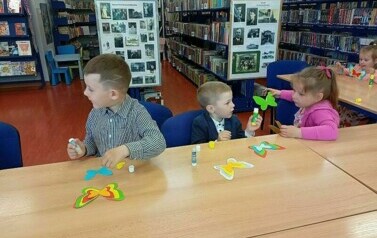 Zajączki w bibliotece  11