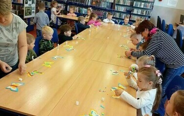 Zajączki w bibliotece  17
