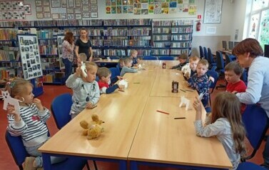 Liski w bibliotece  1