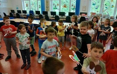 Liski w bibliotece  8