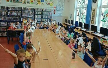 Liski w bibliotece  14