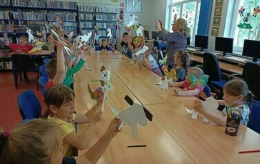 Liski w bibliotece  16
