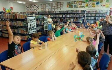 Liski w bibliotece  19