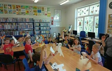 Liski w bibliotece  25