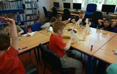 Liski w bibliotece  36