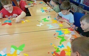 Liski w bibliotece  37