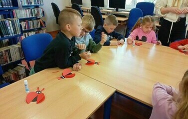 Motylki w bibliotece  13