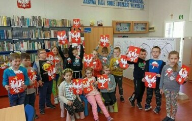 Zajęcia biblioteczne z uczniami klas I  10