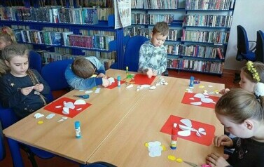 Zajęcia biblioteczne z uczniami klas I  14